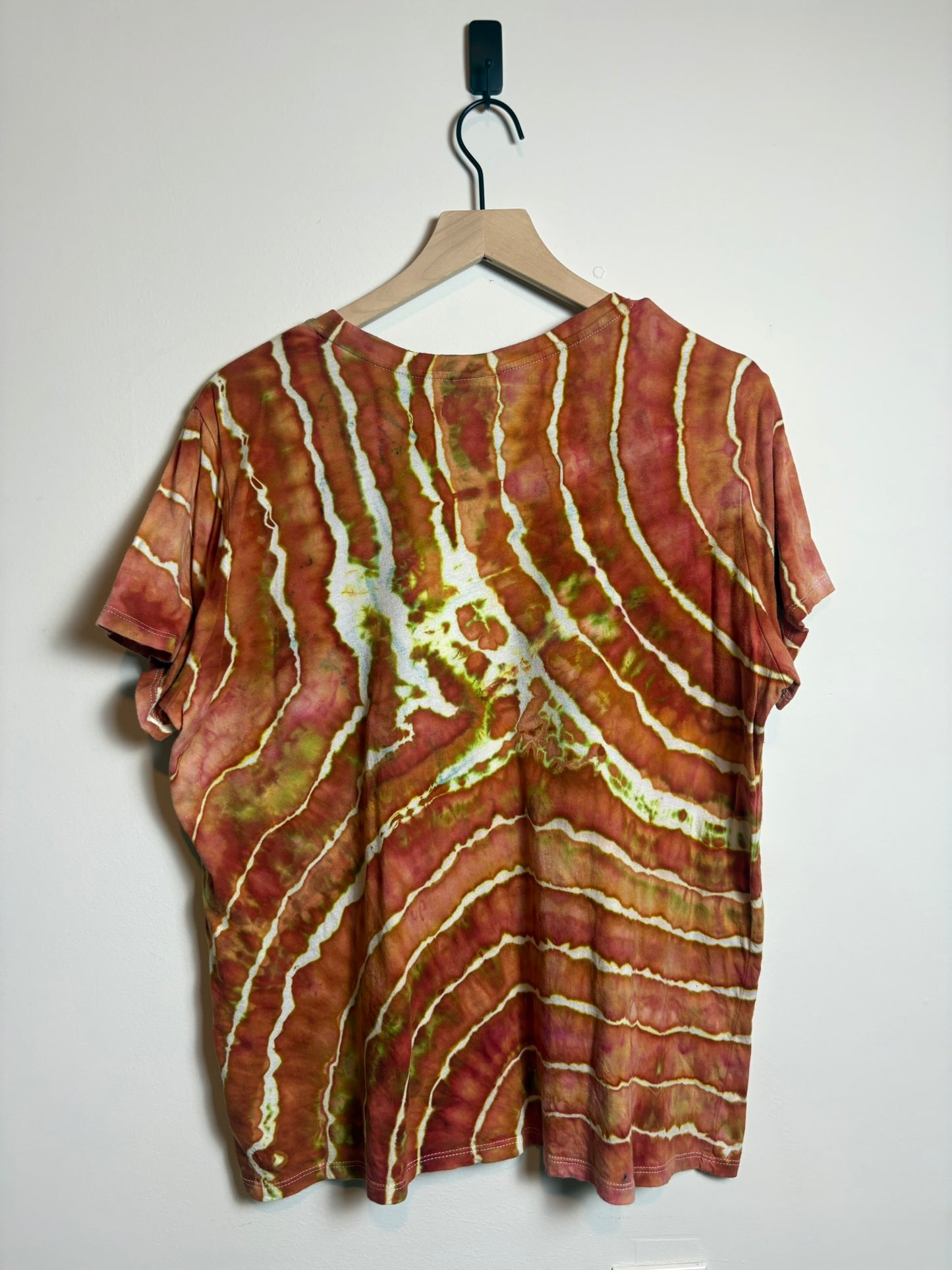 Upcycled GUESS XL T-Shirt – Earthy Geode Tie-Dye in Reddish Orange