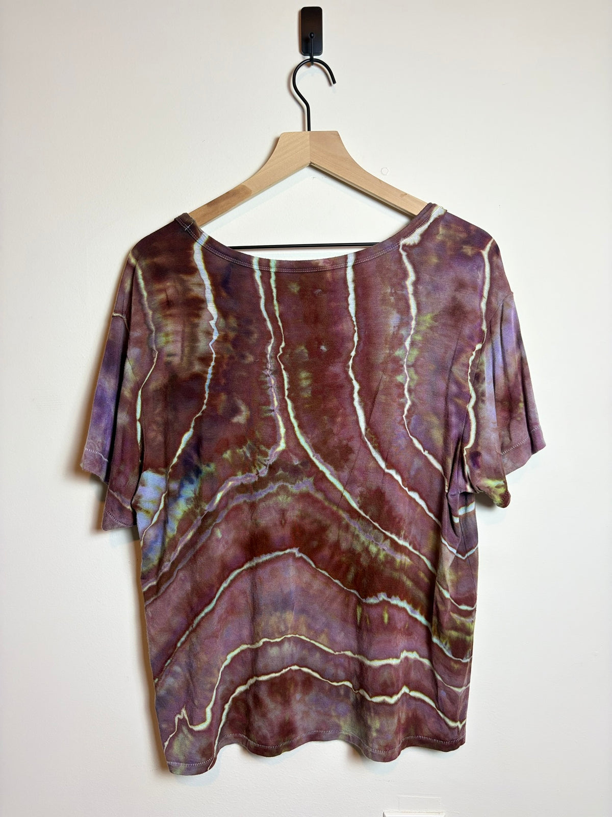 Upcycled American Eagle V-Neck Medium T-Shirt – Earthy Brown Geode Tie-Dye