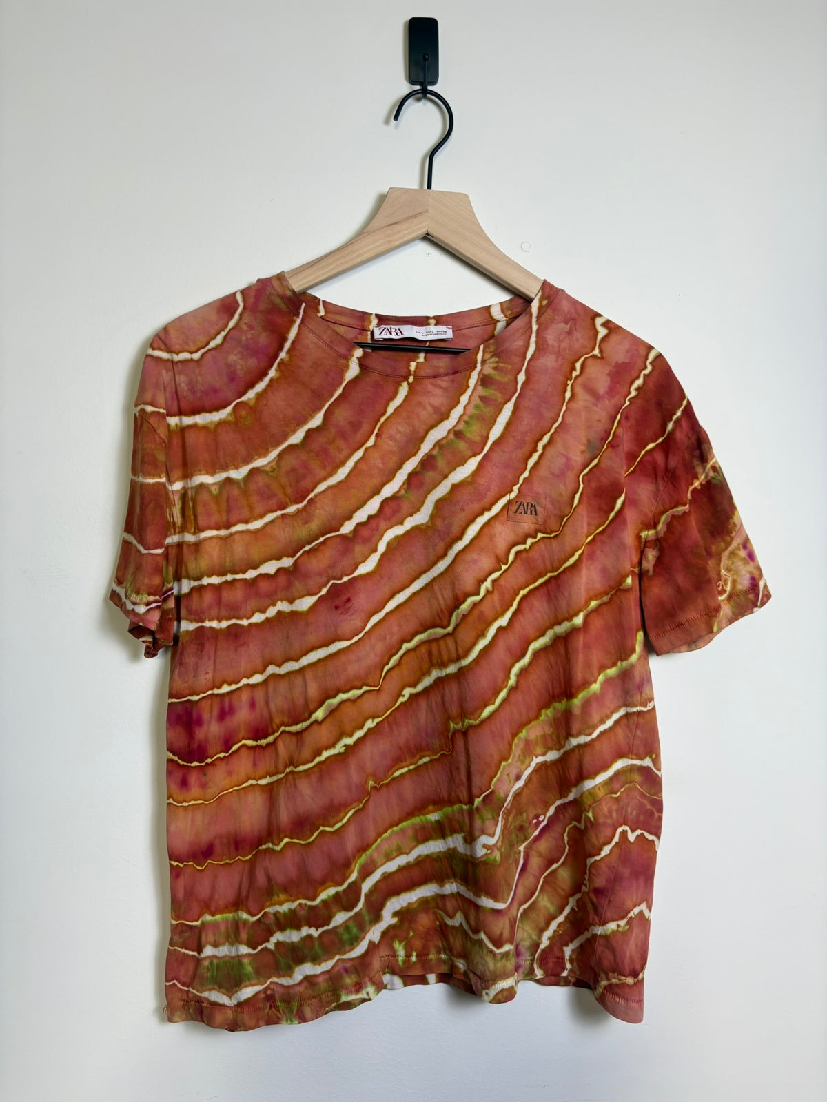 Upcycled Zara Men’s Large T-Shirt – Geode-Inspired Tie-Dye in Earthy Orange Tones