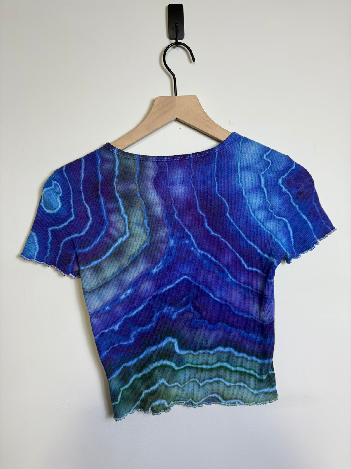Upcycled American Eagle Women’s XS Shirt – Ocean-Inspired Tie-Dye with Ruffled Sleeves