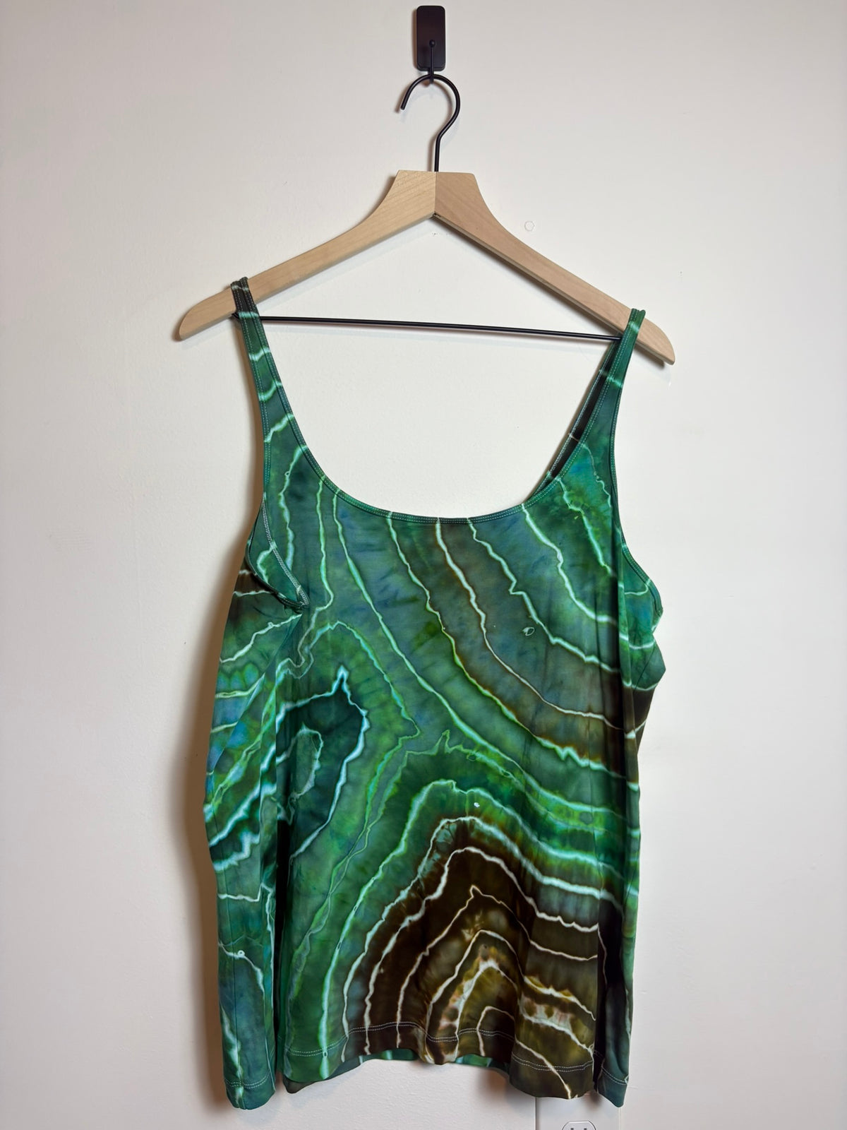 Upcycled Sejour Women’s 2X Tank Top – Earthy Green & Brown Tie-Dye