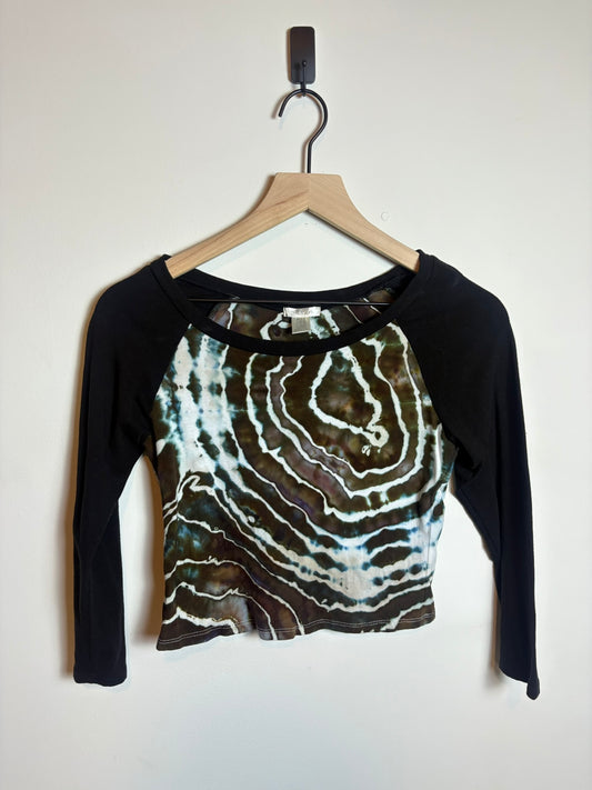 Upcycled Women’s Medium Cropped Baseball Tee – Geode Earthy Browns Tie-Dye