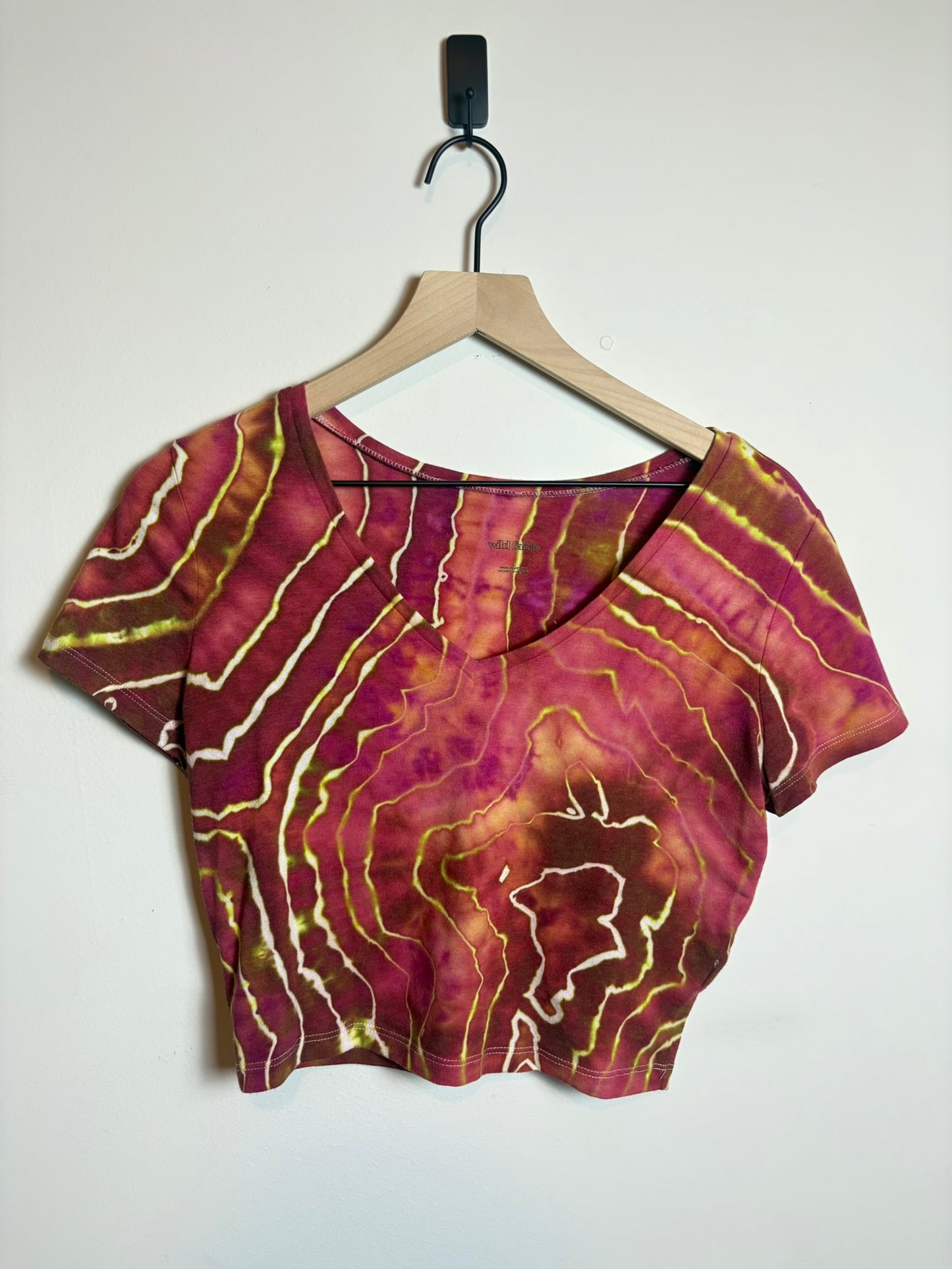 Upcycled Wild Fable Women’s Large Cropped V-Neck T-Shirt – Earthy Reddish-Brown Geode Tie-Dye