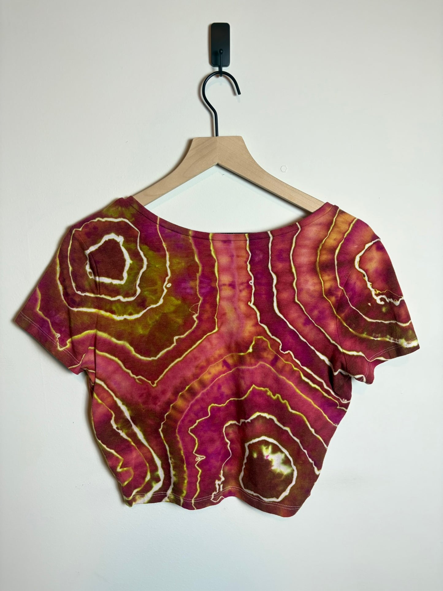 Upcycled Wild Fable Women’s Large Cropped V-Neck T-Shirt – Earthy Reddish-Brown Geode Tie-Dye