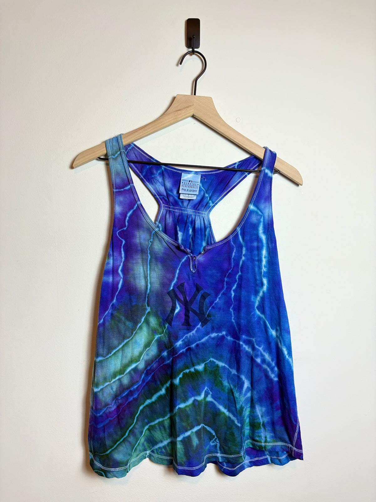 Upcycled New York Yankees Women’s Large Tank Top – Ocean-Toned Geode Tie-Dye