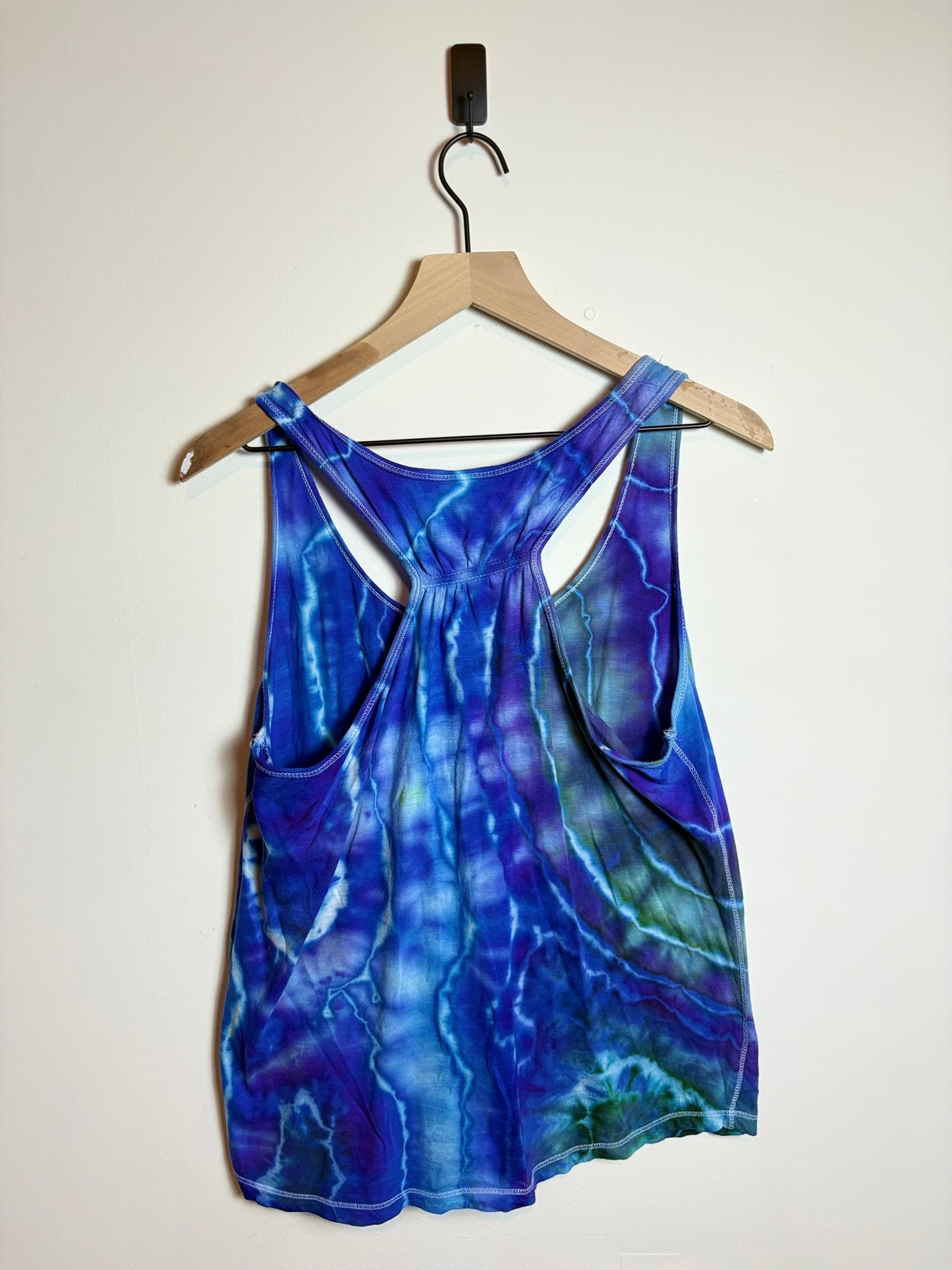 Upcycled New York Yankees Women’s Large Tank Top – Ocean-Toned Geode Tie-Dye