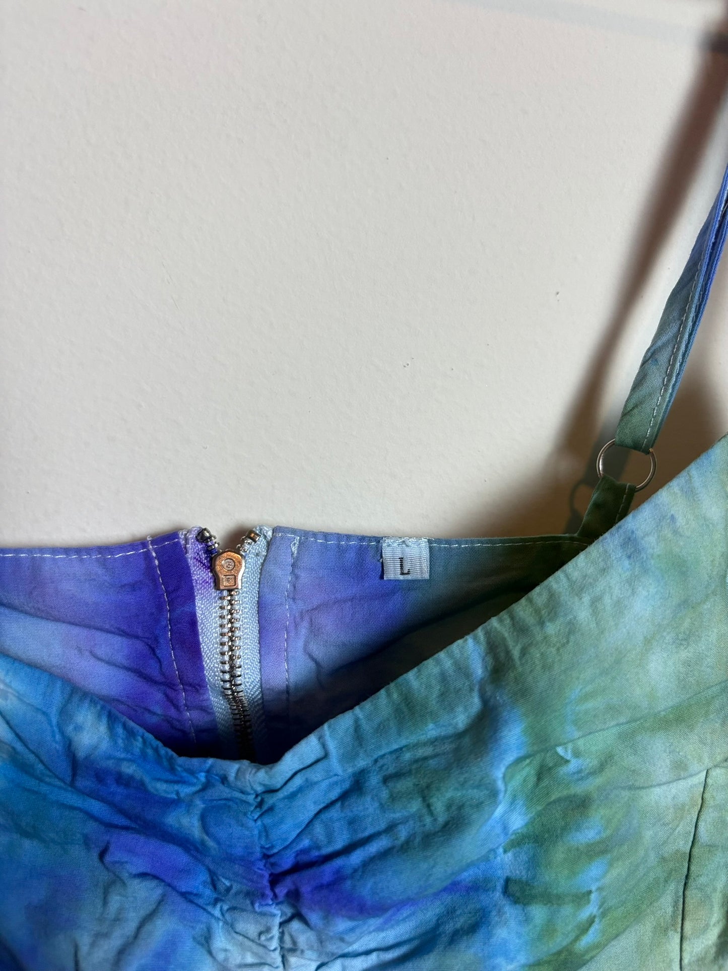 Upcycled Women’s Large Tank Top – Ocean-Inspired Tie-Dye with Back Zipper & Tie Knot