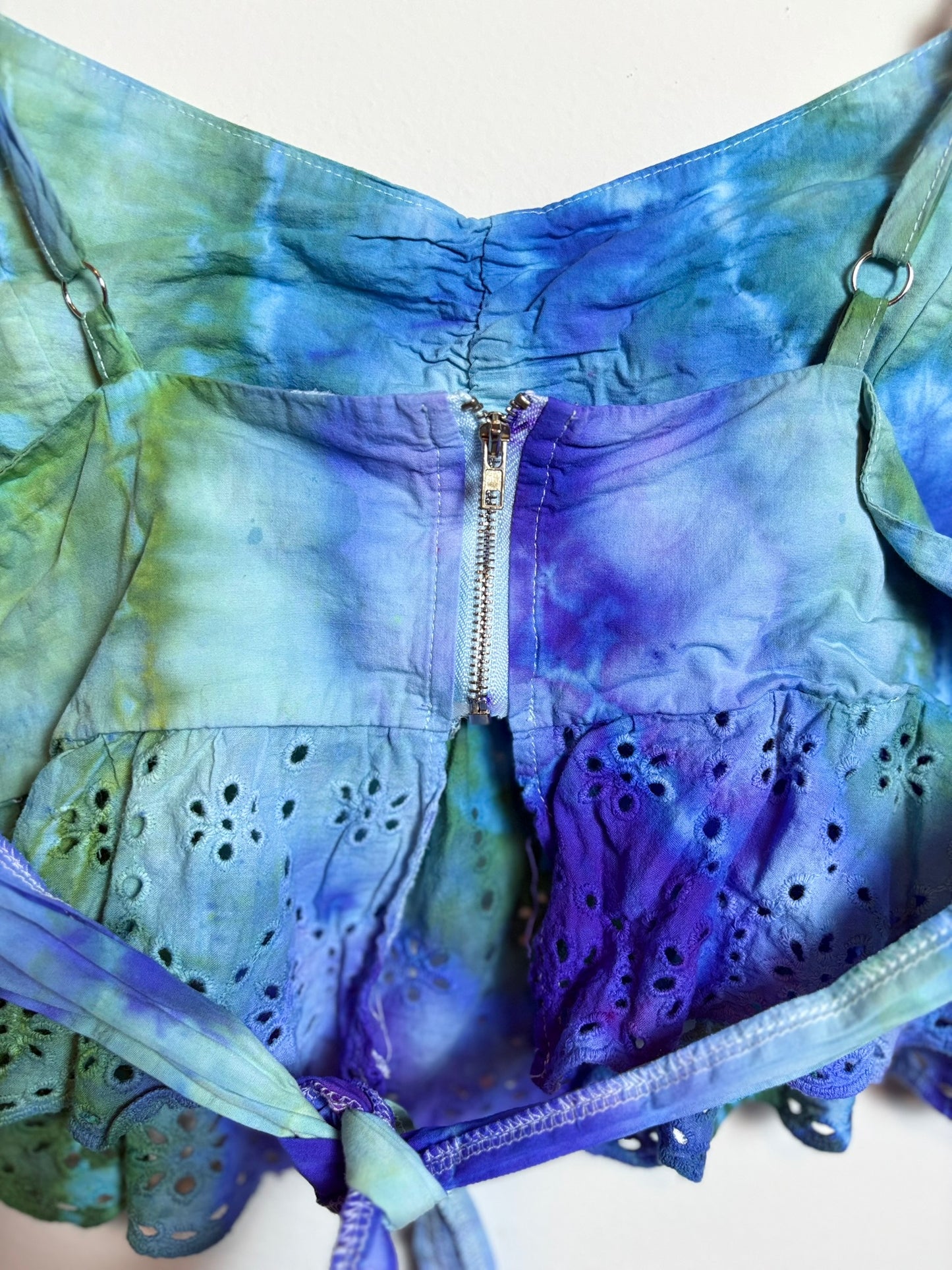 Upcycled Women’s Large Tank Top – Ocean-Inspired Tie-Dye with Back Zipper & Tie Knot
